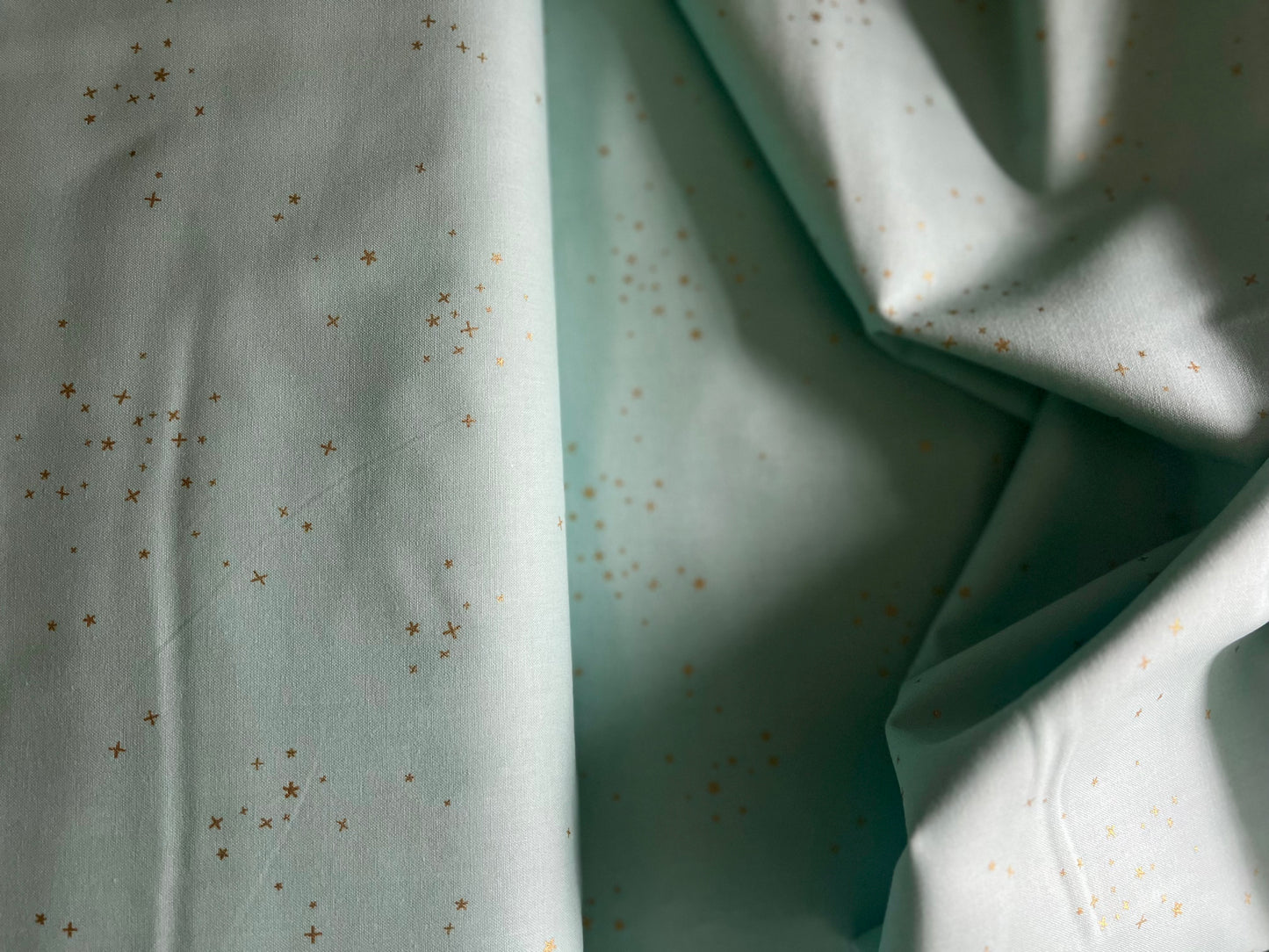 Freckles in Breeze Metallic