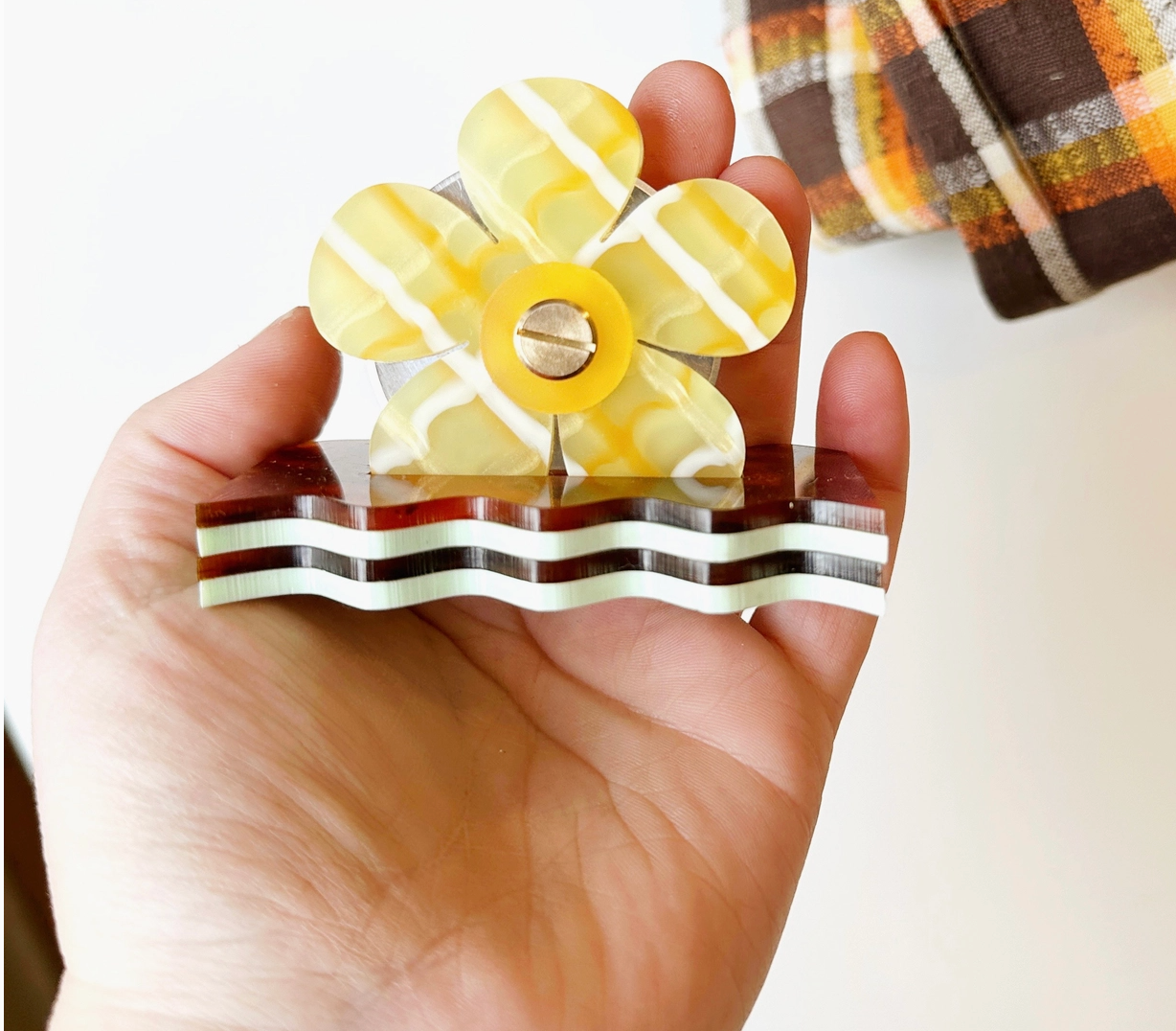 Retro Flower Thread Cutter