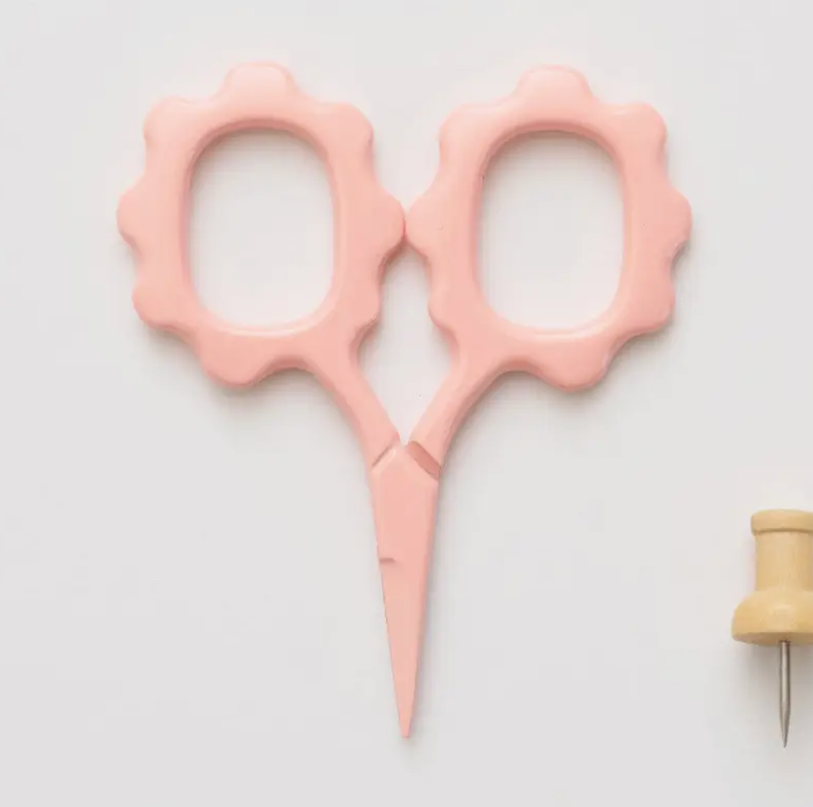 Pink Scallop Handle Scissors